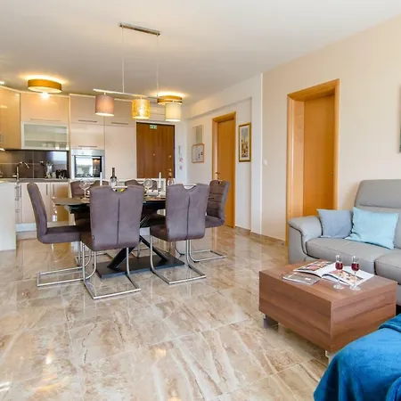 Apartment Leonarda *