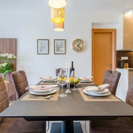 Apartment Leonarda *